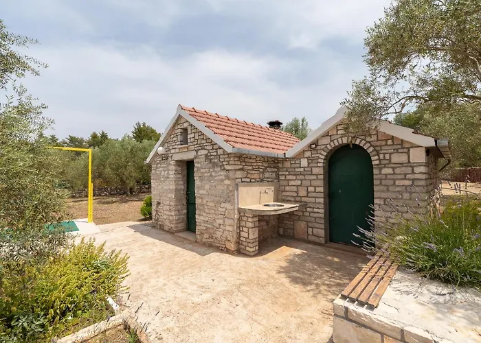 Villa Barbara - Olive Paradise, With Chlorine-Free Pool
